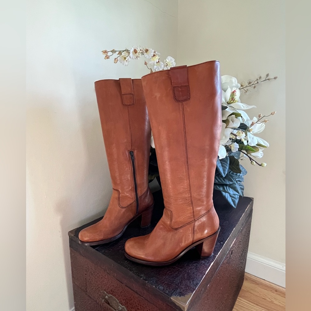 Size 37 (women’s 6.5) Italian leather riding boots with heels (vero cuoio)